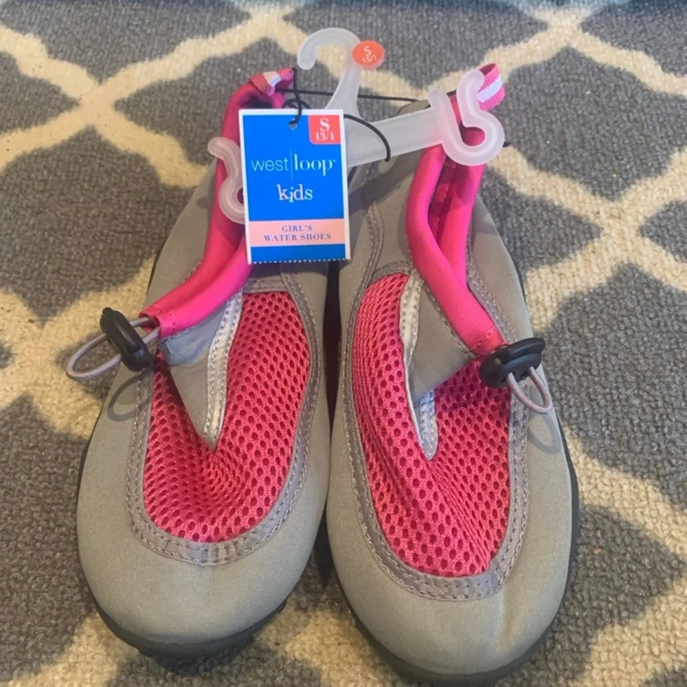 Girls water shoes size 13/1 NWT